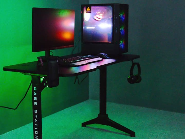 The POUT Game Station 1 RGB Gaming Desk enhances the aesthetic appeal of your gaming space with its RGB lighting system.